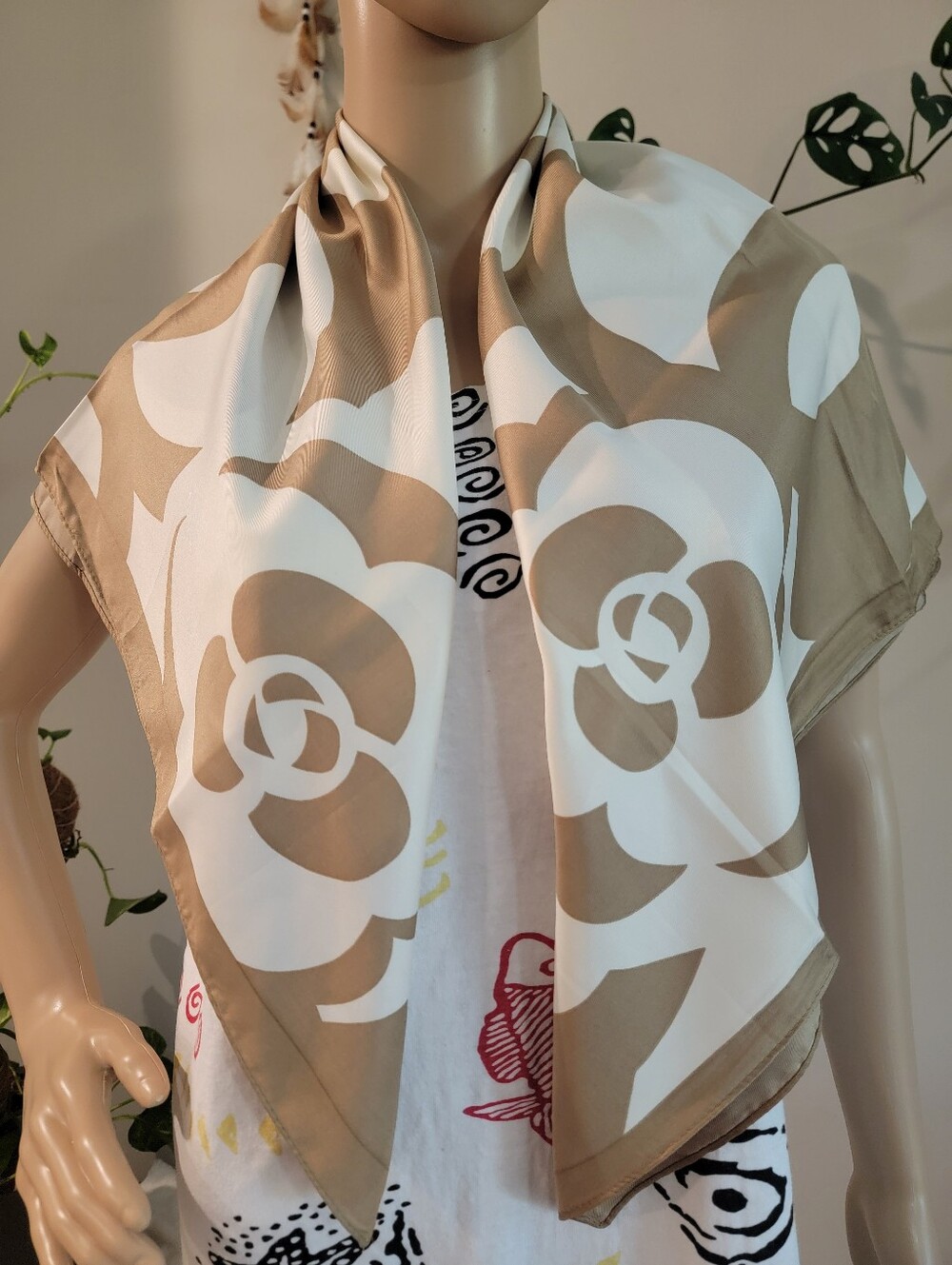 Elegant Floral Scarf - Beige & White